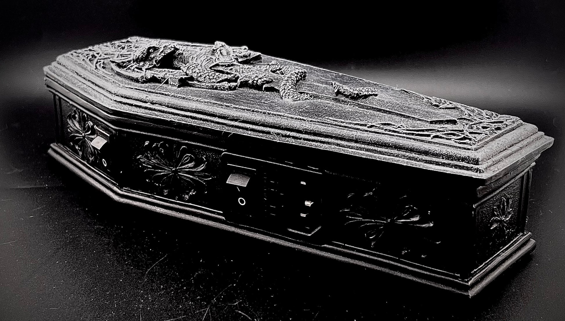 Draculas Coffin X Studios